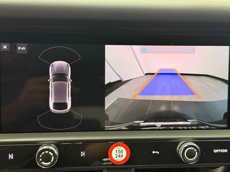 Porsche Macan Vehicle Full-screen Gallery Image 24