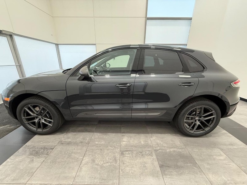 Porsche Macan Vehicle Full-screen Gallery Image 2