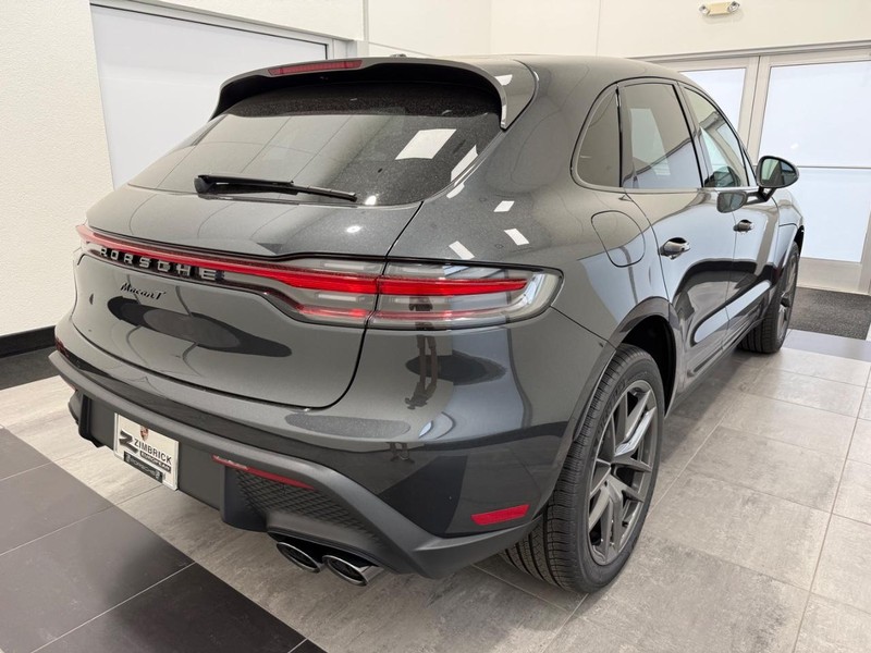 Porsche Macan Vehicle Full-screen Gallery Image 7