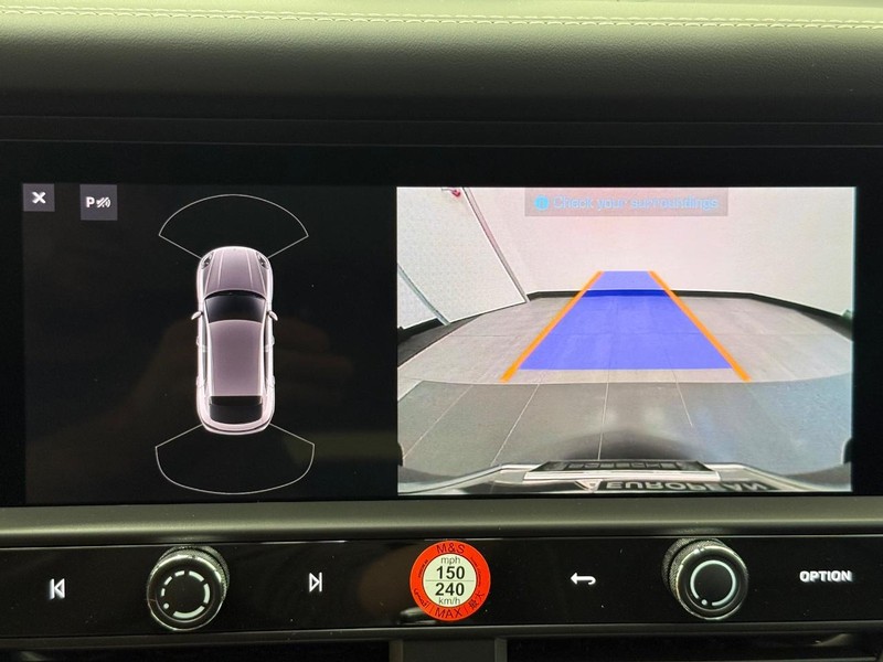 Porsche Macan Vehicle Full-screen Gallery Image 22
