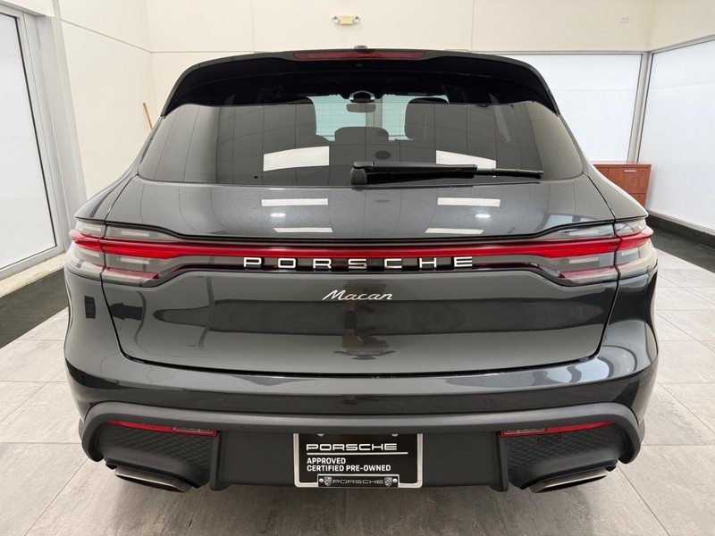 Porsche Macan Vehicle Full-screen Gallery Image 06