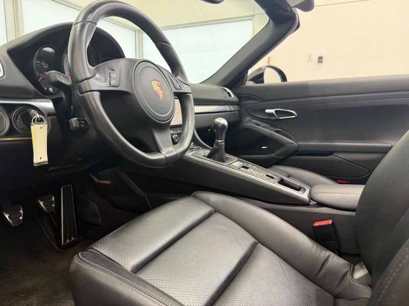 Porsche Boxster Vehicle Full-screen Gallery Image 04