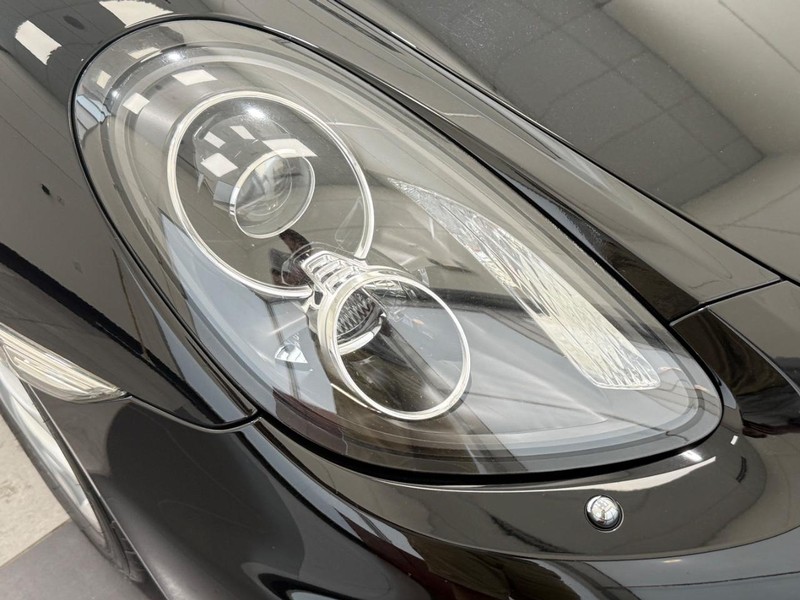Porsche Boxster Vehicle Full-screen Gallery Image 11