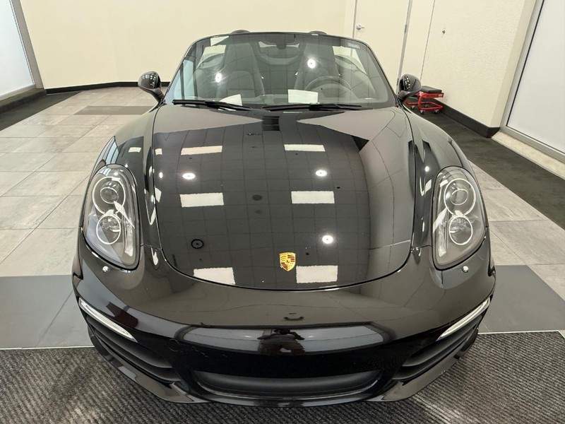 Porsche Boxster Vehicle Full-screen Gallery Image 12