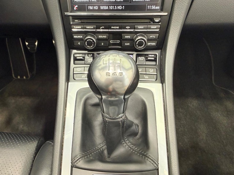 Porsche Boxster Vehicle Full-screen Gallery Image 17