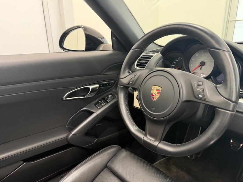 Porsche Boxster Vehicle Full-screen Gallery Image 18