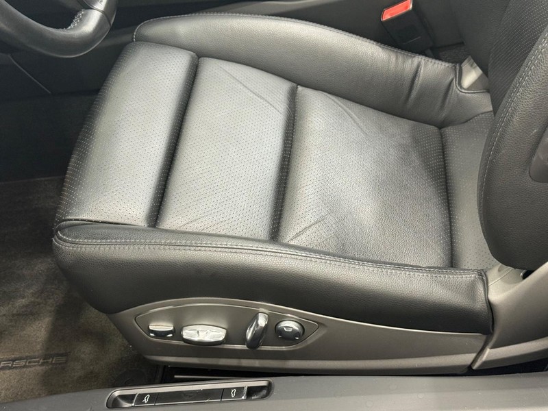 Porsche Boxster Vehicle Full-screen Gallery Image 27