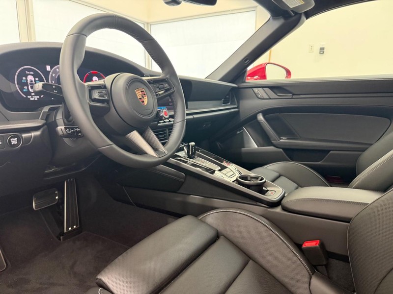 Porsche 911 Vehicle Full-screen Gallery Image 04