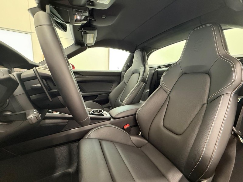 Porsche 911 Vehicle Full-screen Gallery Image 05
