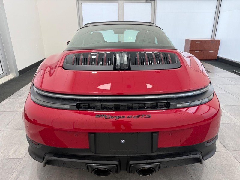 Porsche 911 Vehicle Full-screen Gallery Image 06