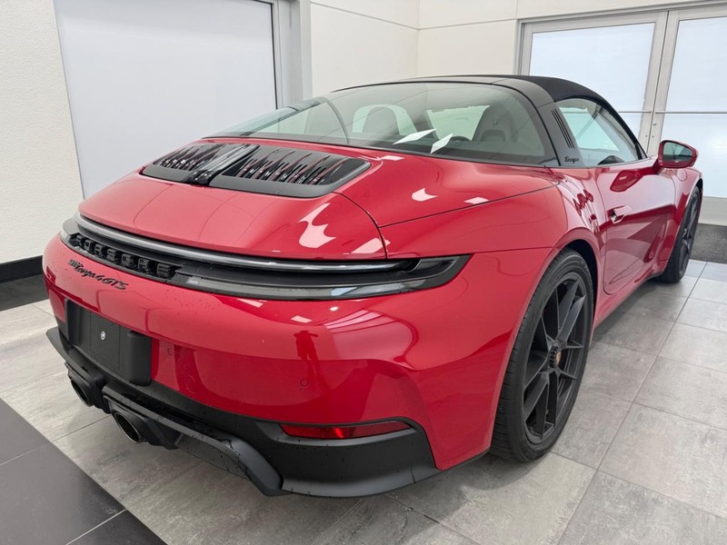 Porsche 911 Vehicle Full-screen Gallery Image 07