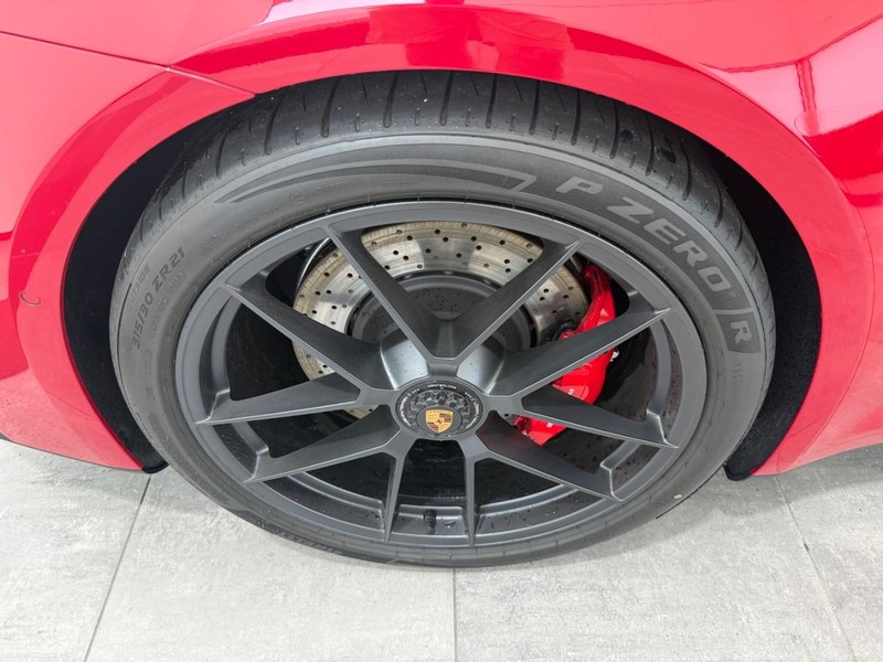 Porsche 911 Vehicle Full-screen Gallery Image 08