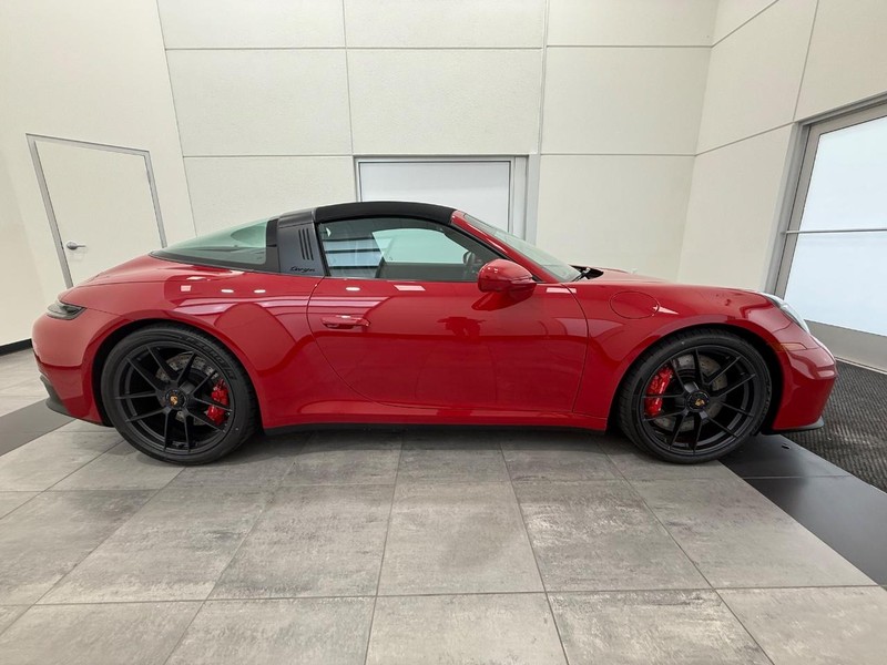 Porsche 911 Vehicle Full-screen Gallery Image 09