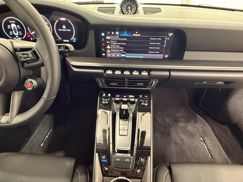 Porsche 911 Vehicle Full-screen Gallery Image 14