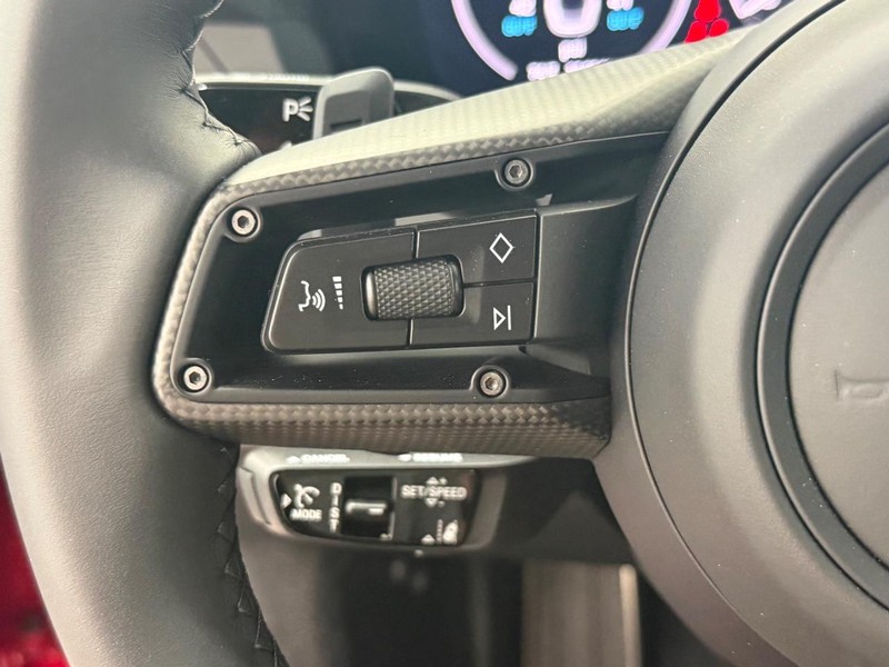 Porsche 911 Vehicle Full-screen Gallery Image 19
