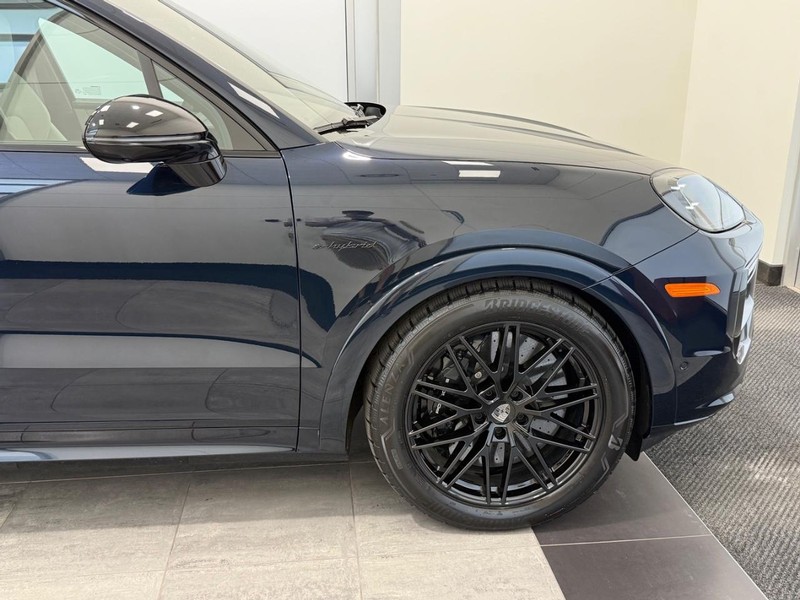 Porsche Cayenne Vehicle Full-screen Gallery Image 10