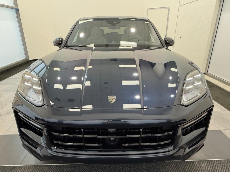 Porsche Cayenne Vehicle Full-screen Gallery Image 12