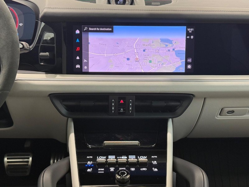 Porsche Cayenne Vehicle Full-screen Gallery Image 15