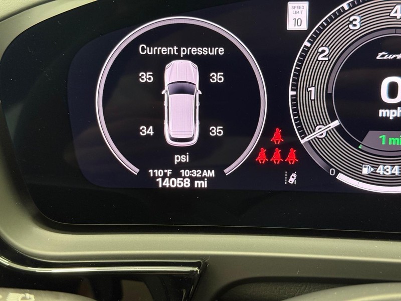 Porsche Cayenne Vehicle Full-screen Gallery Image 21