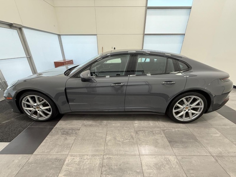 Porsche Panamera Vehicle Full-screen Gallery Image 2