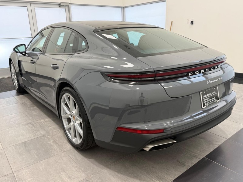 Porsche Panamera Vehicle Full-screen Gallery Image 3