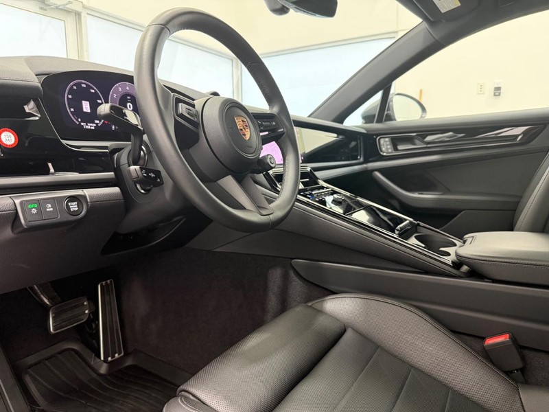 Porsche Panamera Vehicle Full-screen Gallery Image 4