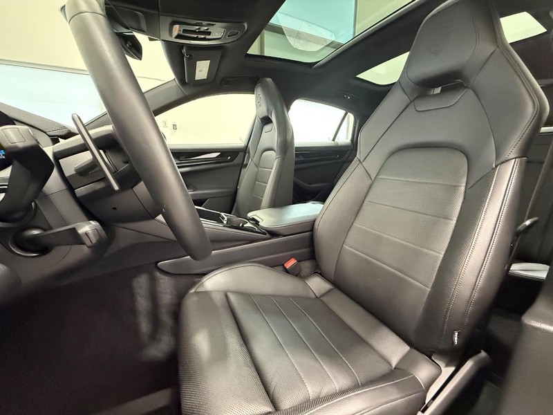 Porsche Panamera Vehicle Full-screen Gallery Image 5