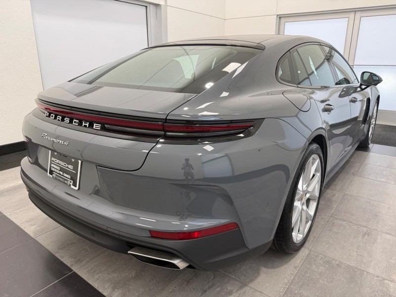 Porsche Panamera Vehicle Full-screen Gallery Image 7