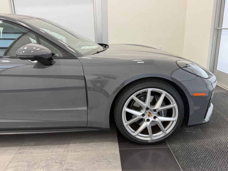 Porsche Panamera Vehicle Full-screen Gallery Image 10