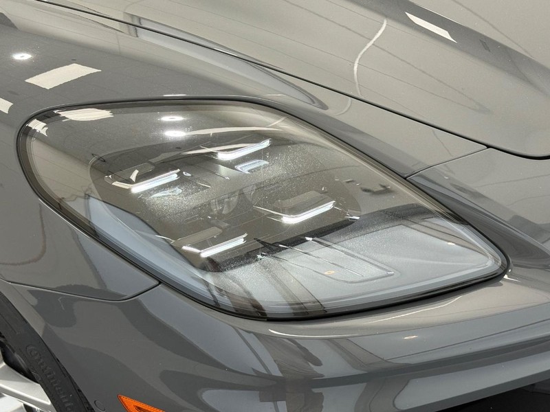 Porsche Panamera Vehicle Full-screen Gallery Image 11