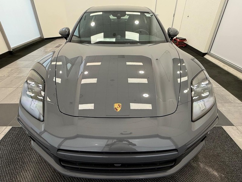 Porsche Panamera Vehicle Full-screen Gallery Image 12