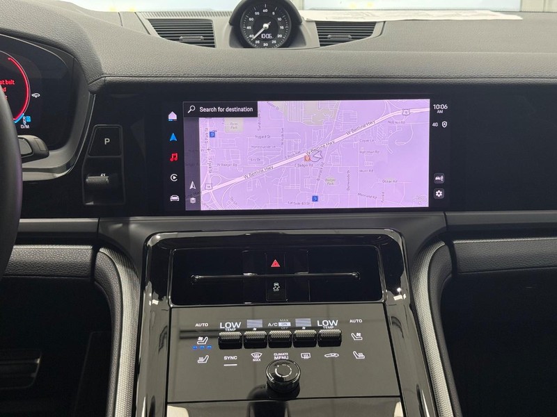 Porsche Panamera Vehicle Full-screen Gallery Image 15