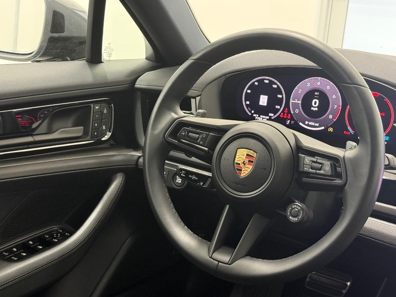 Porsche Panamera Vehicle Full-screen Gallery Image 16