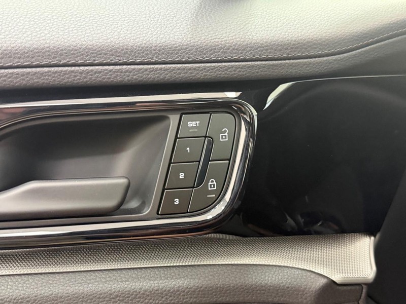 Porsche Panamera Vehicle Full-screen Gallery Image 18