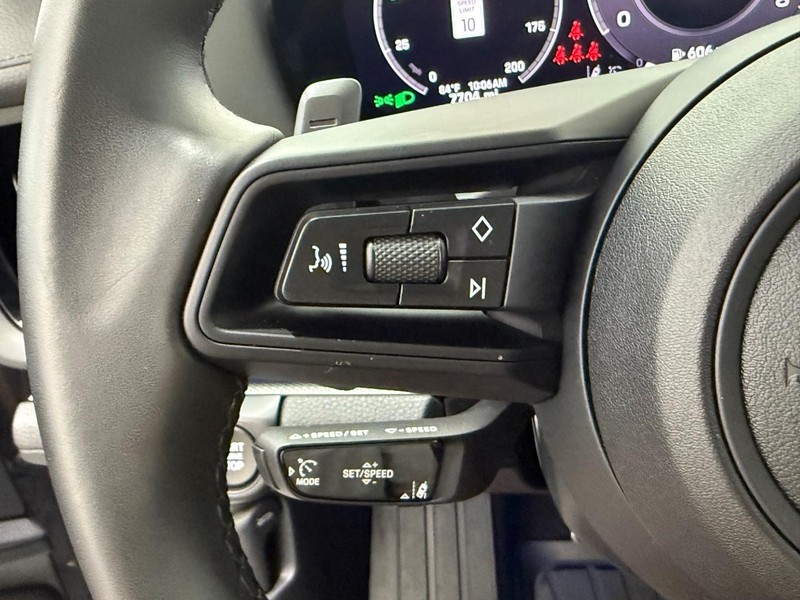 Porsche Panamera Vehicle Full-screen Gallery Image 19