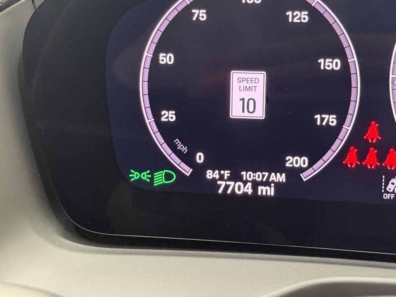 Porsche Panamera Vehicle Full-screen Gallery Image 21