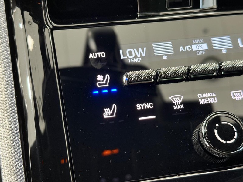 Porsche Panamera Vehicle Full-screen Gallery Image 22