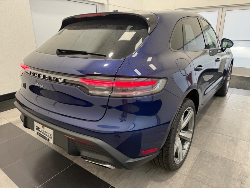 Porsche Macan Vehicle Full-screen Gallery Image 7