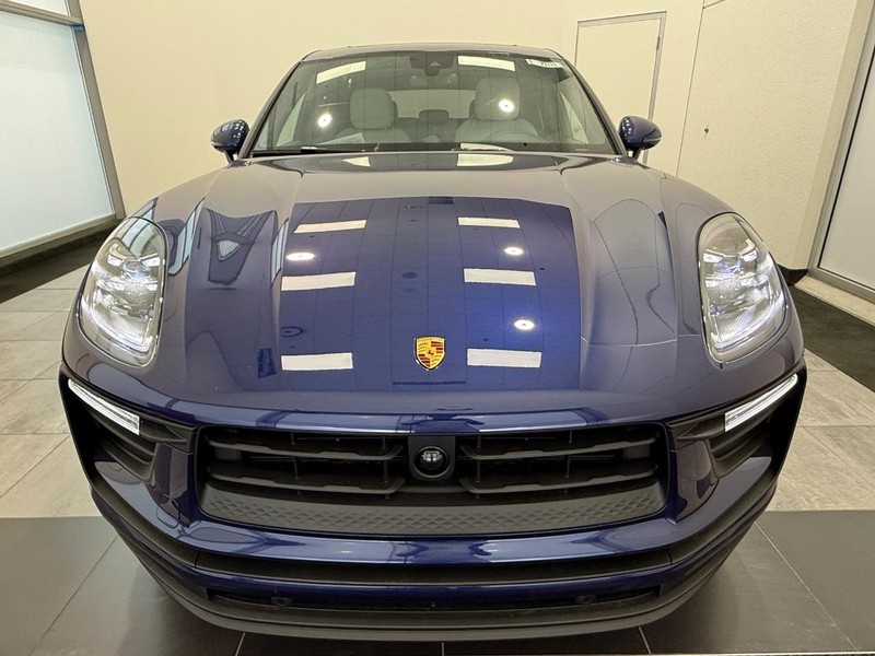 Porsche Macan Vehicle Full-screen Gallery Image 12