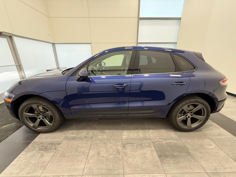 Porsche Macan Vehicle Full-screen Gallery Image 2