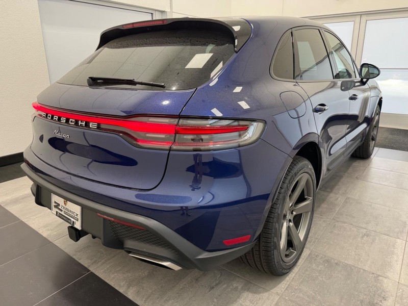 Porsche Macan Vehicle Full-screen Gallery Image 7