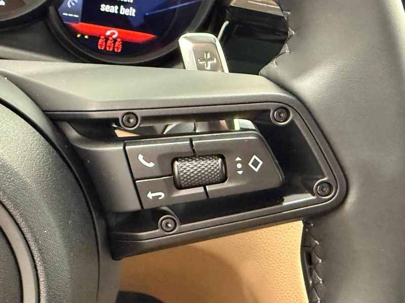 Porsche Macan Vehicle Full-screen Gallery Image 20