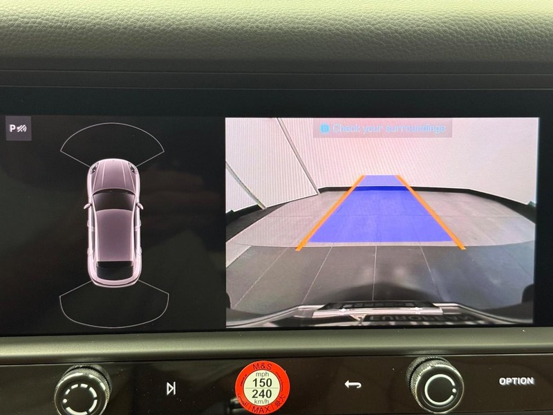 Porsche Macan Vehicle Full-screen Gallery Image 21