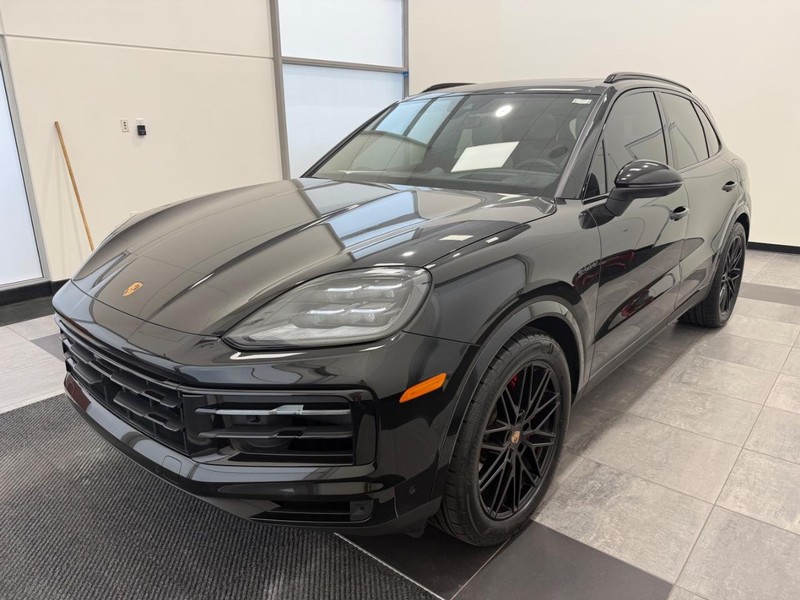 Porsche Cayenne Vehicle Full-screen Gallery Image 01