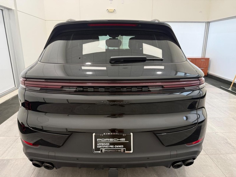 Porsche Cayenne Vehicle Full-screen Gallery Image 06