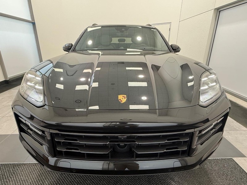 Porsche Cayenne Vehicle Full-screen Gallery Image 12