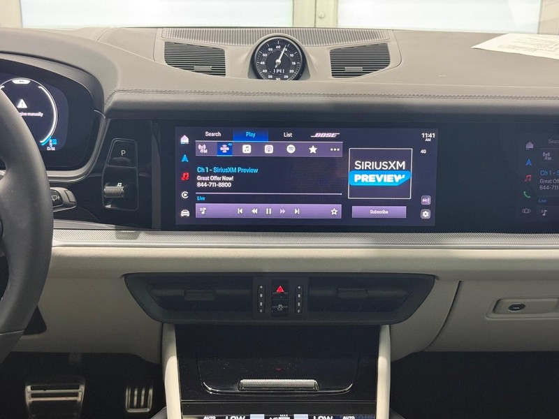 Porsche Cayenne Vehicle Full-screen Gallery Image 15