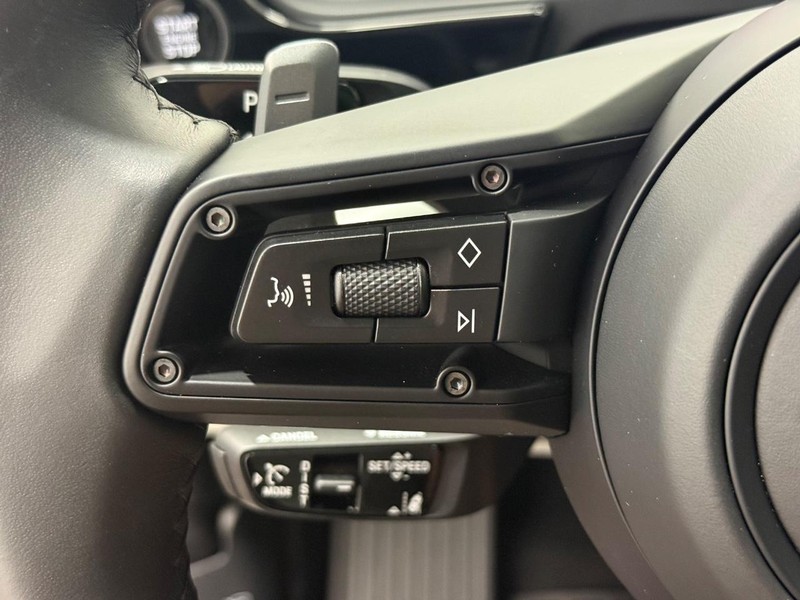 Porsche Cayenne Vehicle Full-screen Gallery Image 19