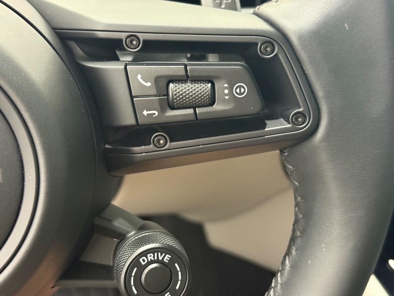 Porsche Cayenne Vehicle Full-screen Gallery Image 20