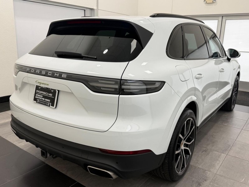 Porsche Cayenne Vehicle Full-screen Gallery Image 7
